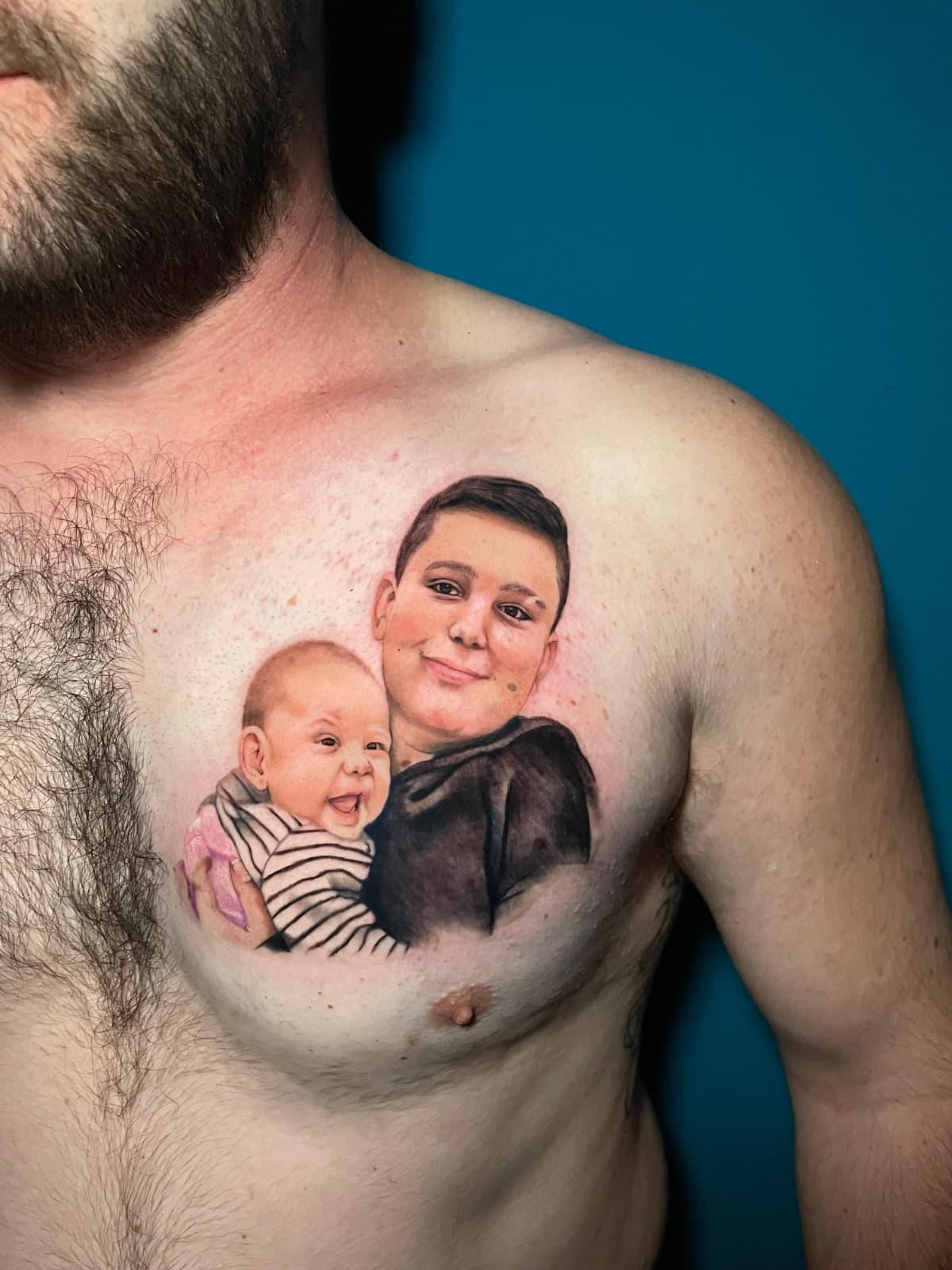 Niño con bebé